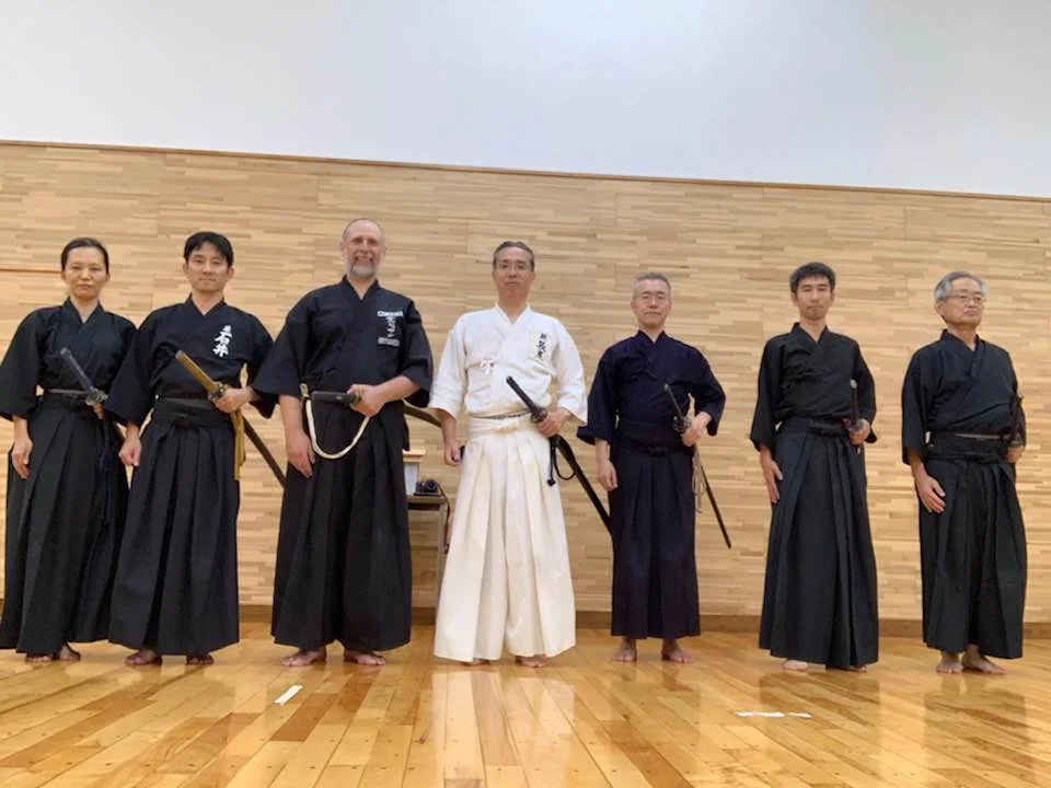 Entrenamiento de iaido en Warabi, Saitama