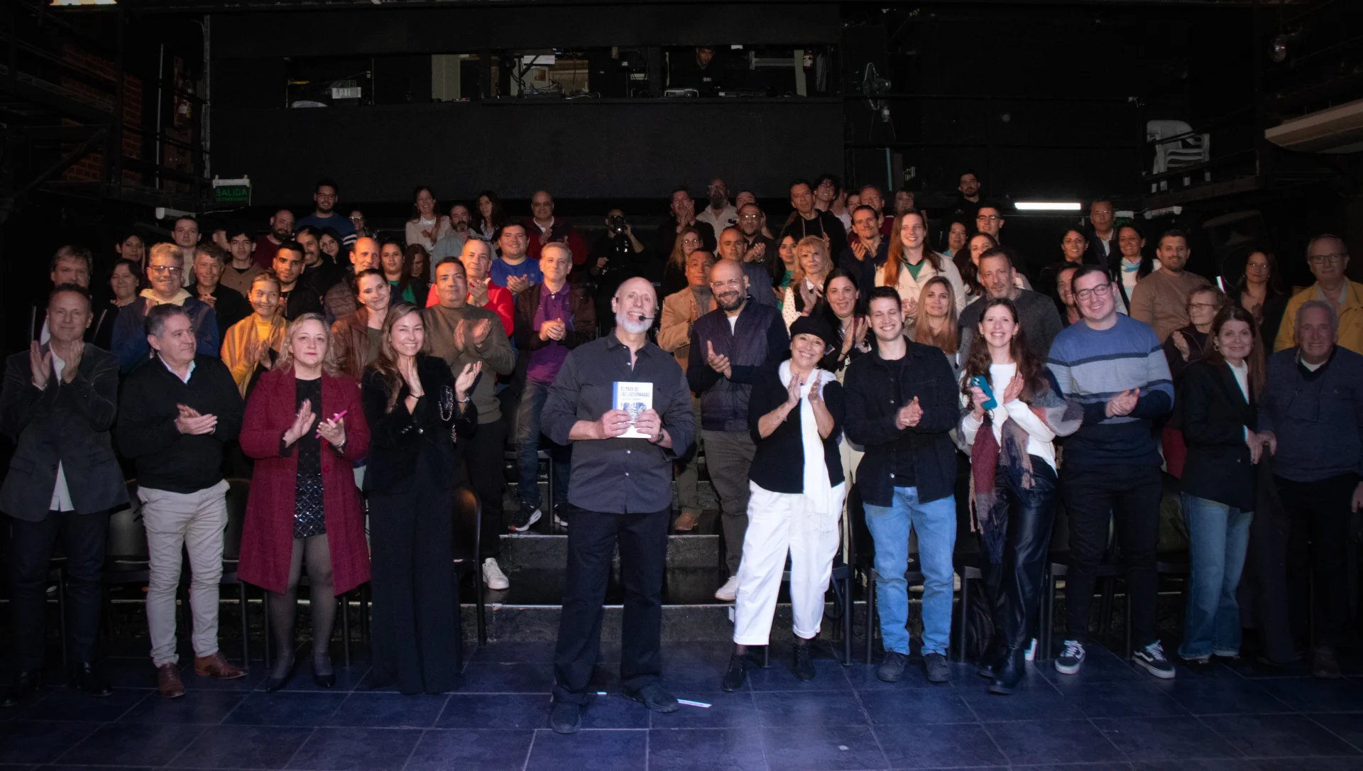 Presentación de el libro "El Paso de las Luciérnagas"